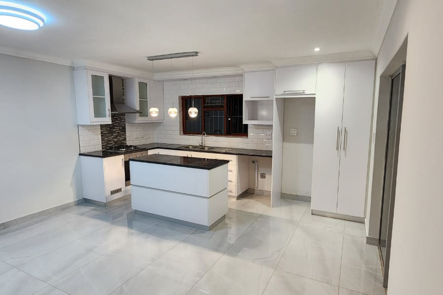 5 Bedroom Property for Sale in Vredekloof Western Cape